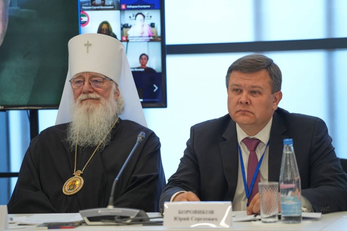 Митрополит Новгородский и Старорусский Лев выступил на X Парламентском форуме