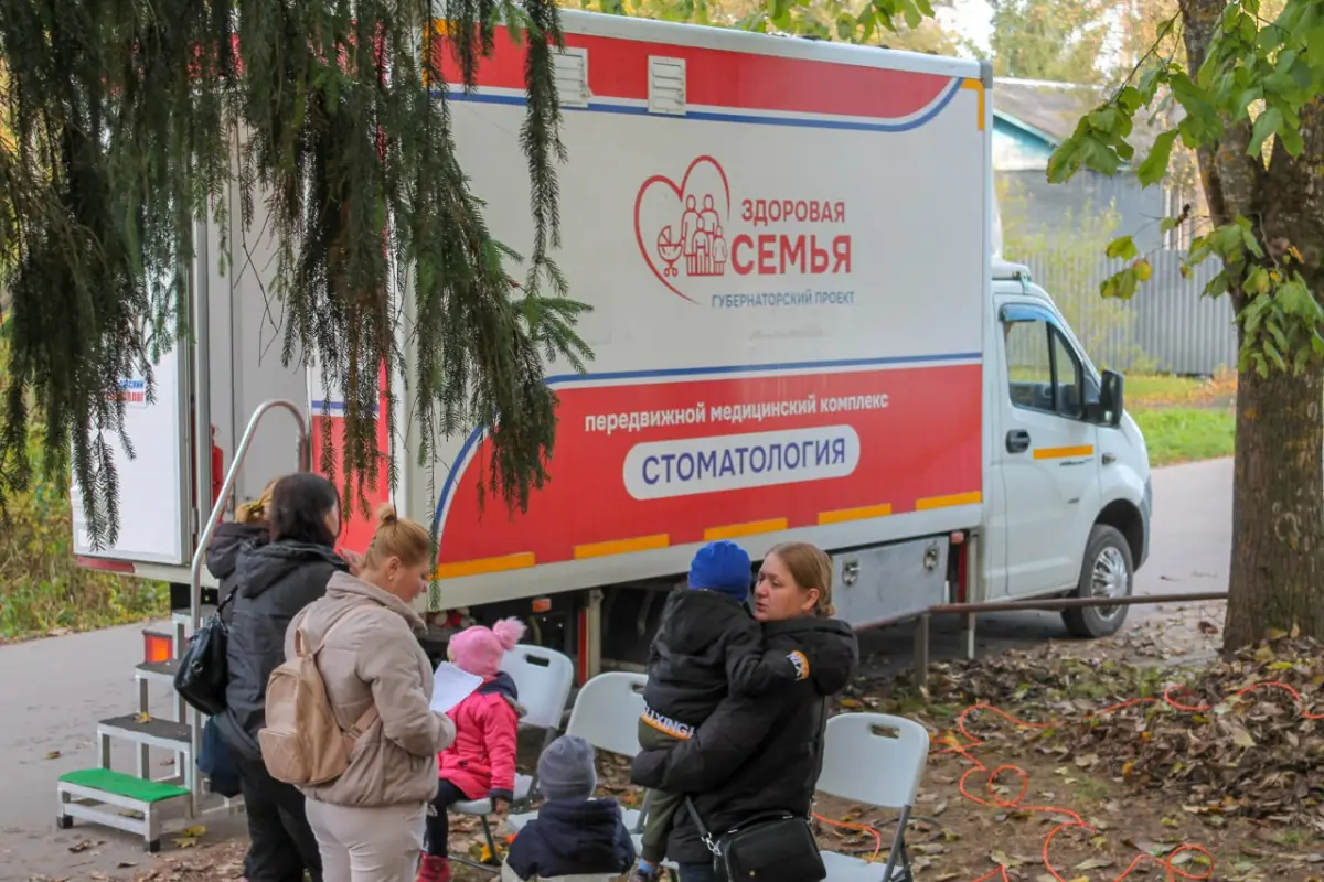 Бригада врачей побывала в Батецком округе в рамках проекта «Здоровая семья»
