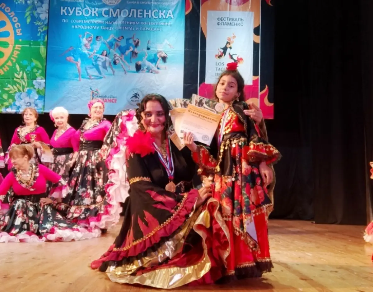 Юная парфинская певица покорила фестиваль цыганского искусства в Смоленске