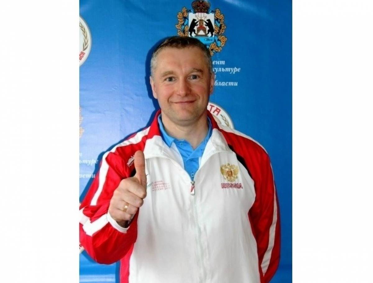 Учитель физкультуры из Окуловского округа завоевал необычную награду