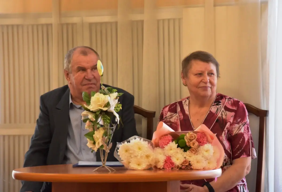 Изумрудную свадьбу отпраздновали пестовчане Кудряшовы