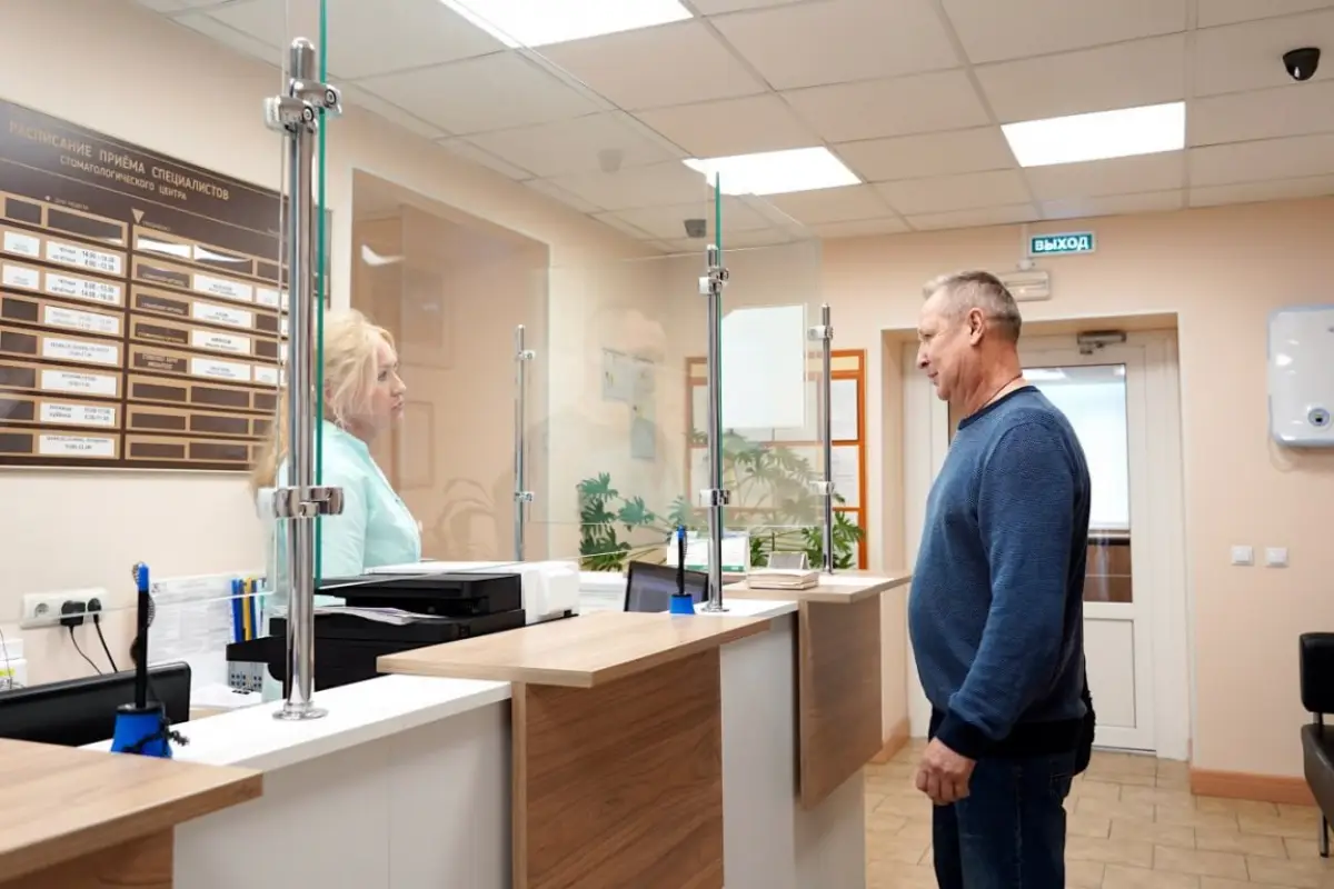 Ветеран СВО из Шимска посетил стоматолога перед бесплатным протезированием