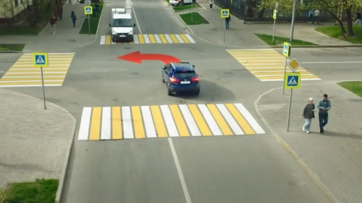 На перекрестке отдавайте приоритет правилам дорожного движения