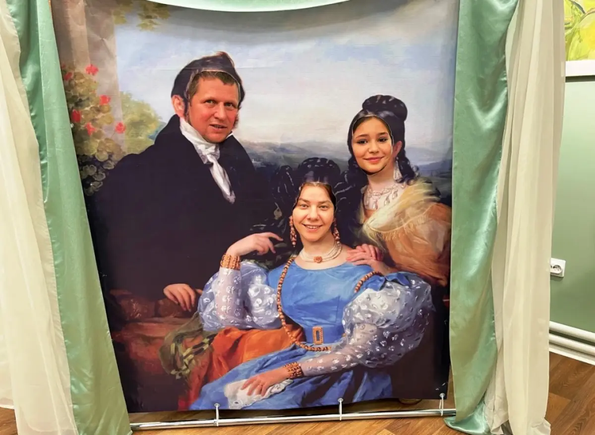 «Ночь искусств» в Крестцах запомнится дворянскими танцами и купеческими тайнами