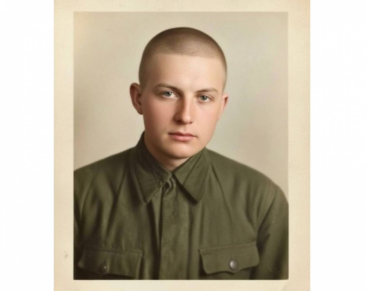 Фотографию Пётр Моргунов сделал перед отправкой на фронт