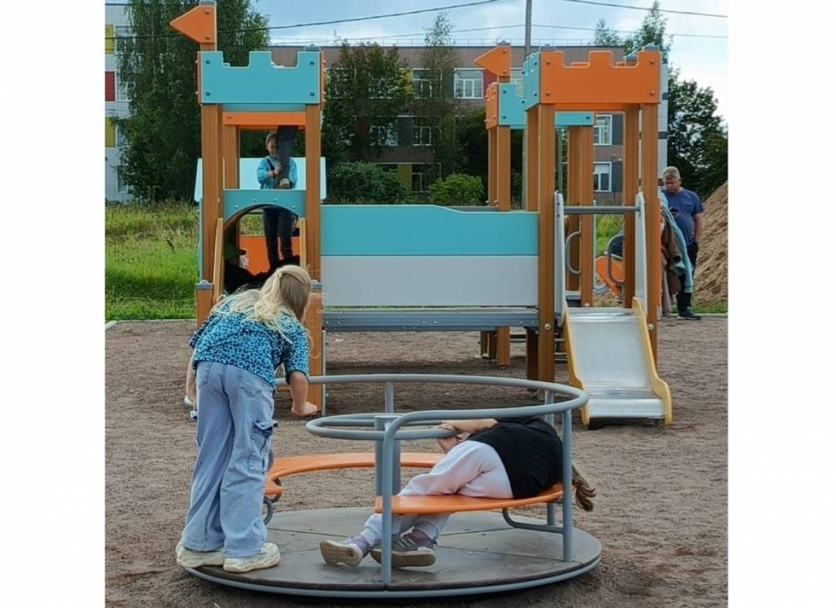 В 2025 году в сквере «Центр притяжения» благодаря практике «Народный бюджет» установили детскую площадку. Фото автора