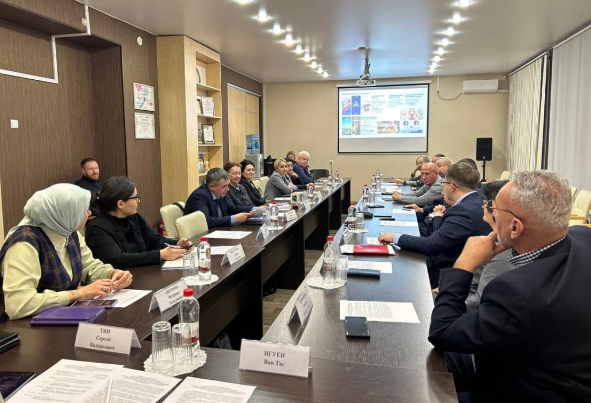 В Общественной палате Новгородской области обсудили адаптацию иностранцев