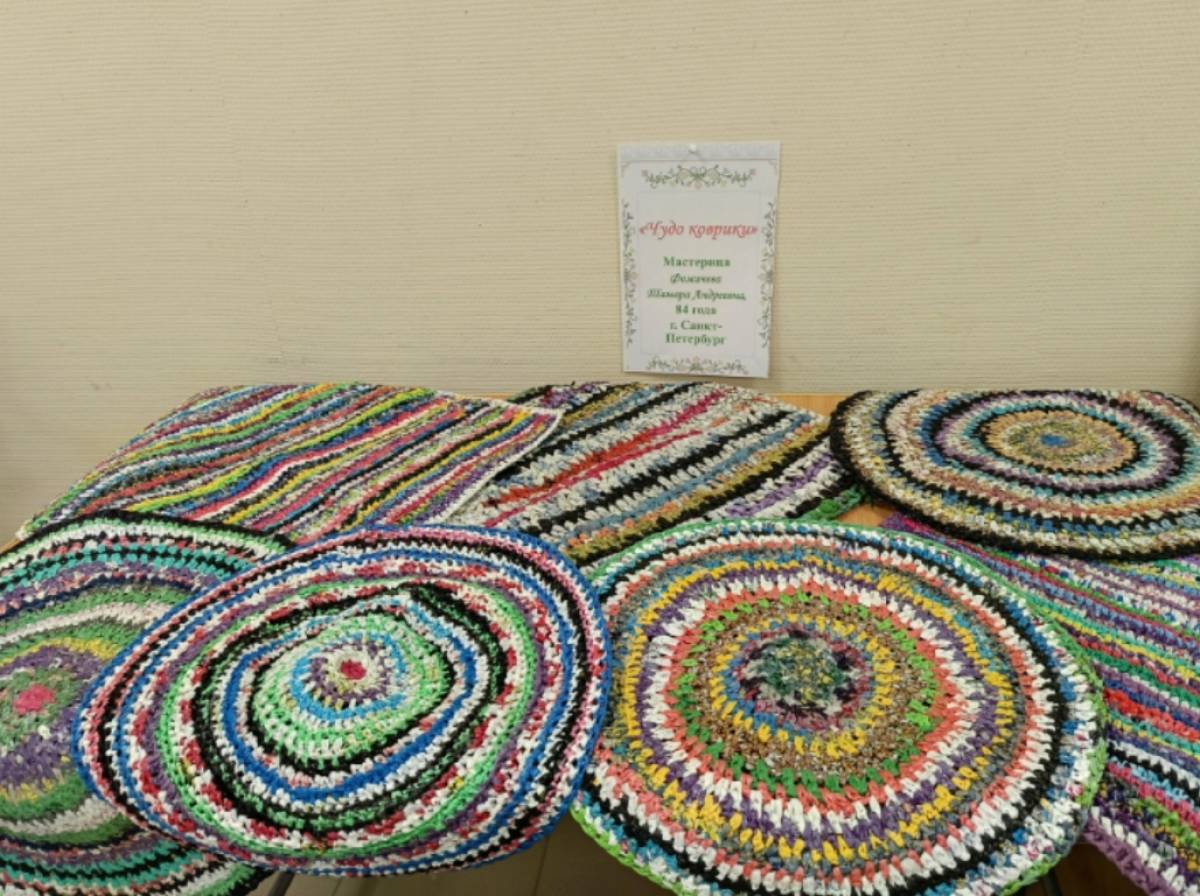 Коврики «под старину» из современного материала можно увидеть в Федорковском ДК
