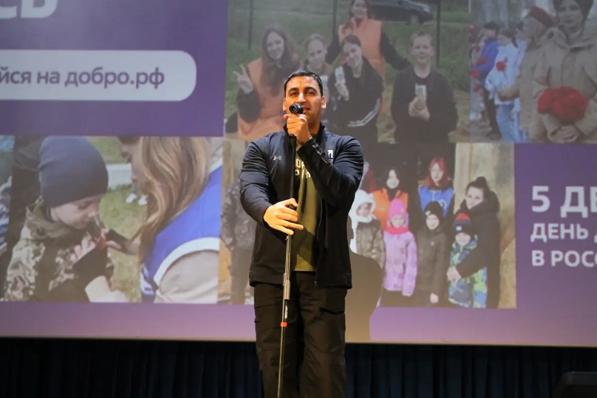 Благотворительный концерт Сая Савельева в Парфине прошёл при полном аншлаге