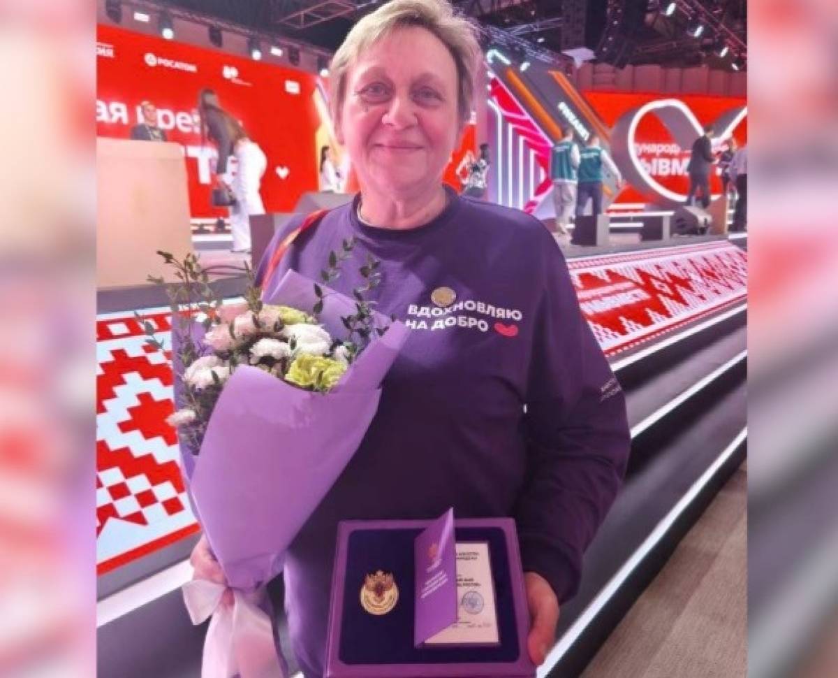 Губернатор Александр Дронов рассказал историю добровольца Ларисы Скворцовой