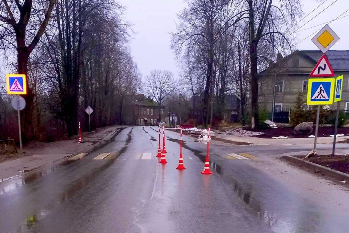 В Маловишерском округе автомобиль сбил женщину на пешеходном переходе