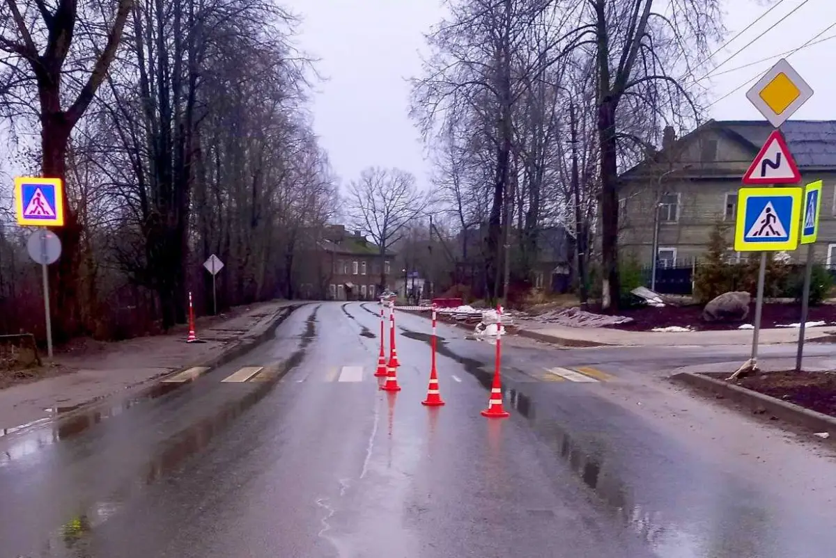 В Маловишерском округе автомобиль сбил женщину на пешеходном переходе