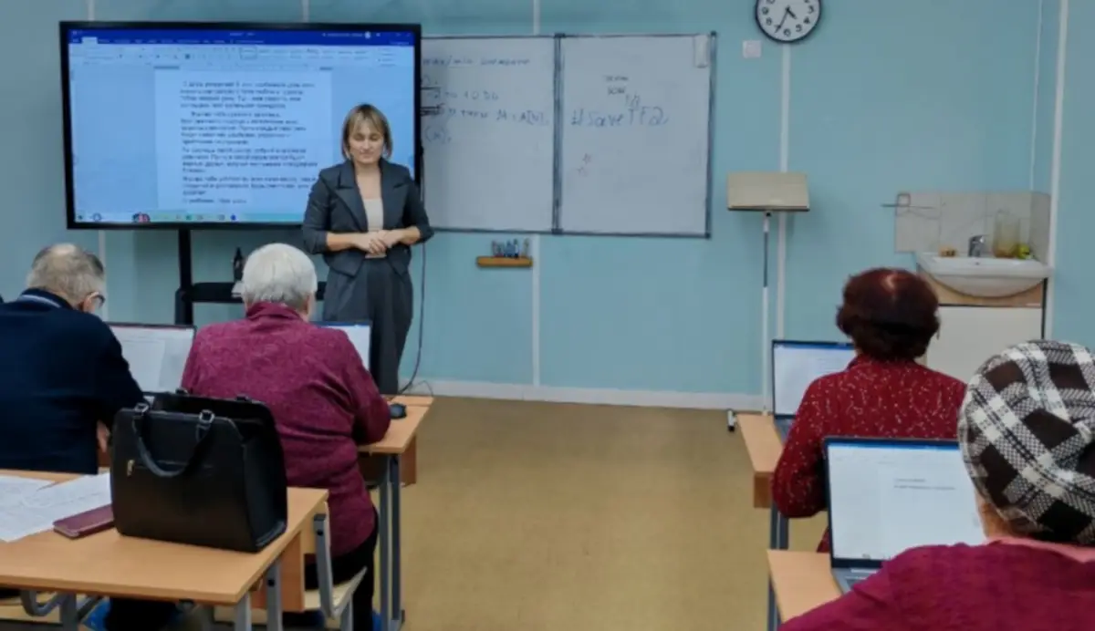 Окуловские пенсионеры научились искать в сети полезные советы для огорода