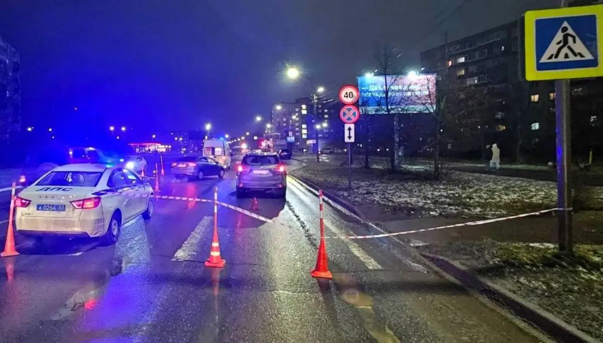 В Великом Новгороде автомобиль сбил пенсионерку на пешеходном переходе