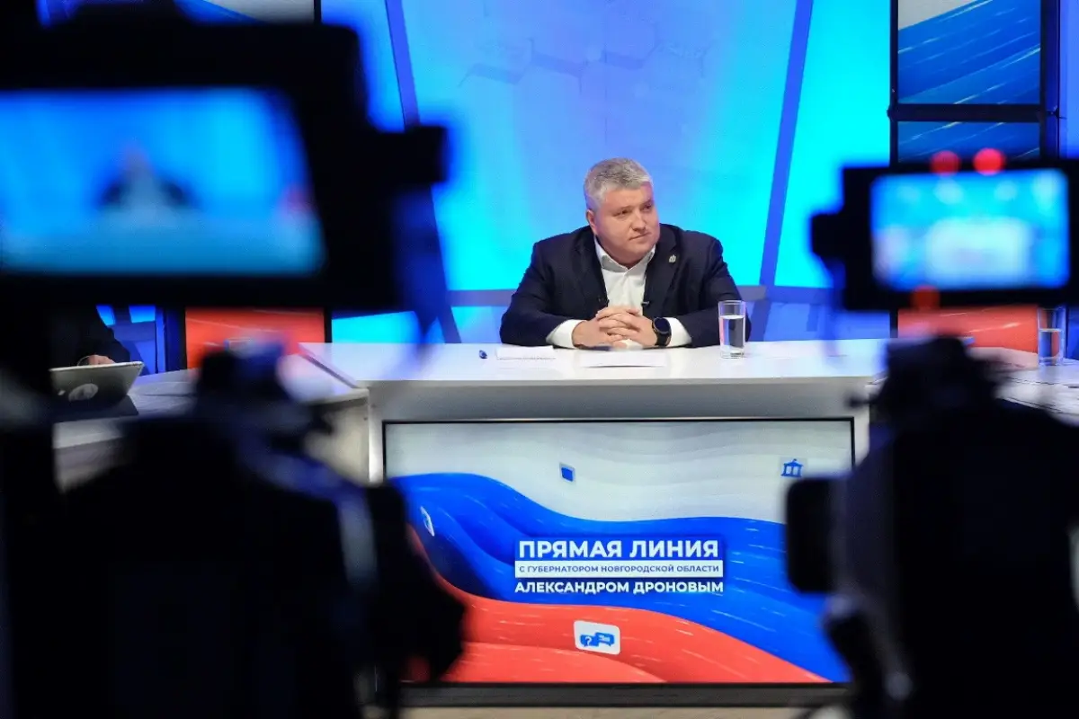 Прямая линия губернатора Александра Дронова началась с вопросов о медицине