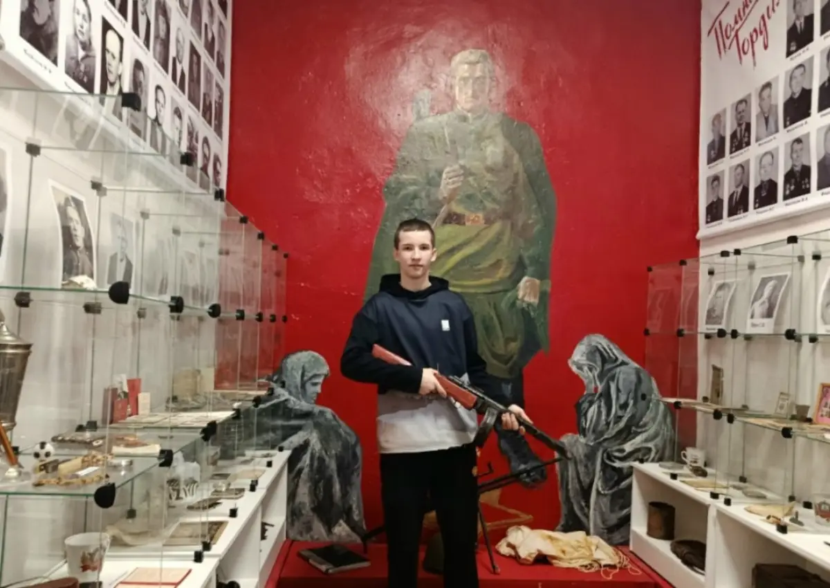 В Тёсово-Нетыльском открылась обновлённая комната Боевой славы