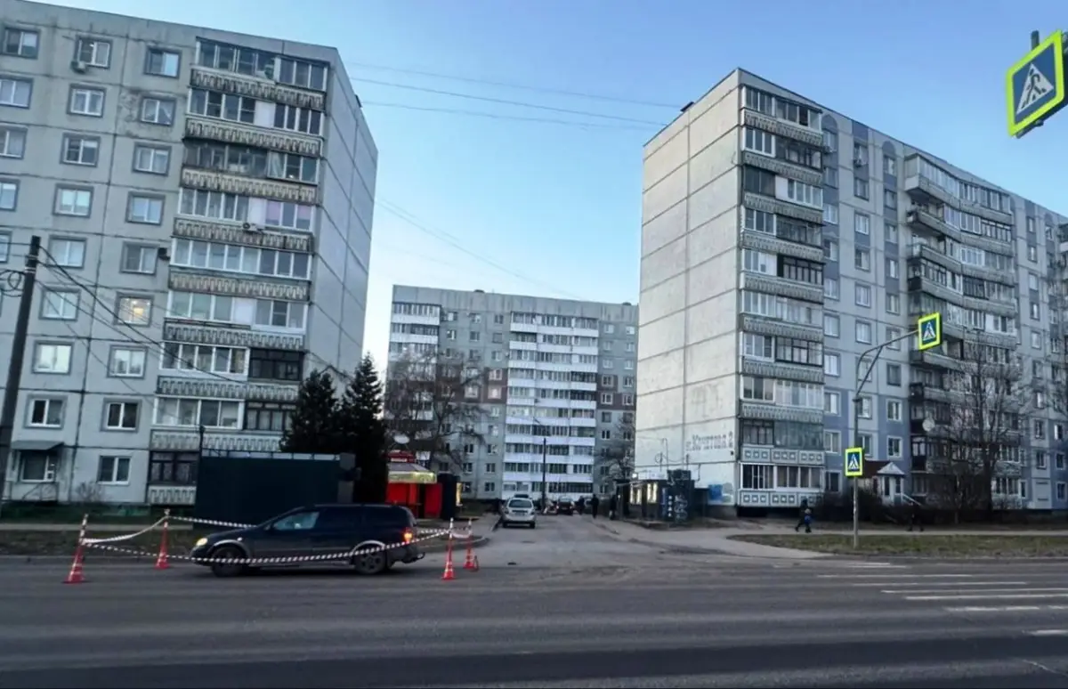 В Великом Новгороде автомобиль сбил девочку-подростка на пешеходном переходе