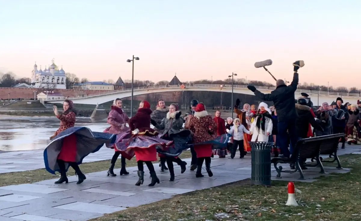 В Великом Новгороде продолжает съёмки команда программы «Играй, гармонь!»