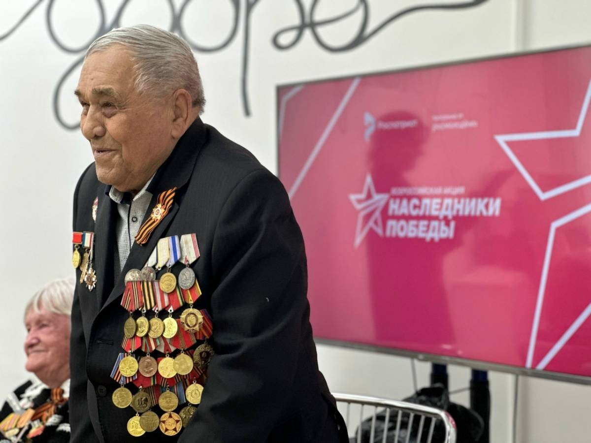 Николай Петрович Сидоренко выступает в Молодёжном центре «Юность», 2024 год