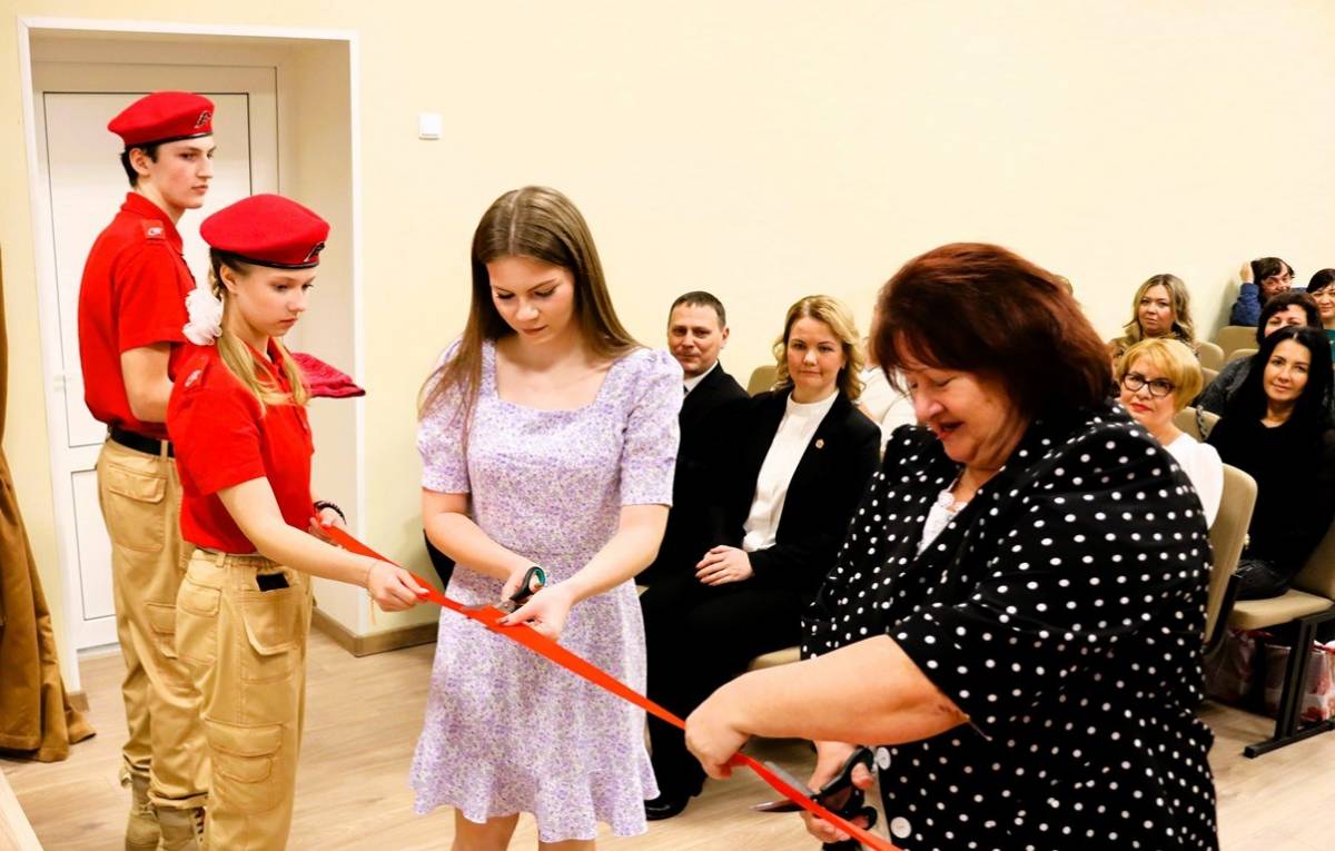 Чудовская гимназия «Логос» открыла двери после капремонта