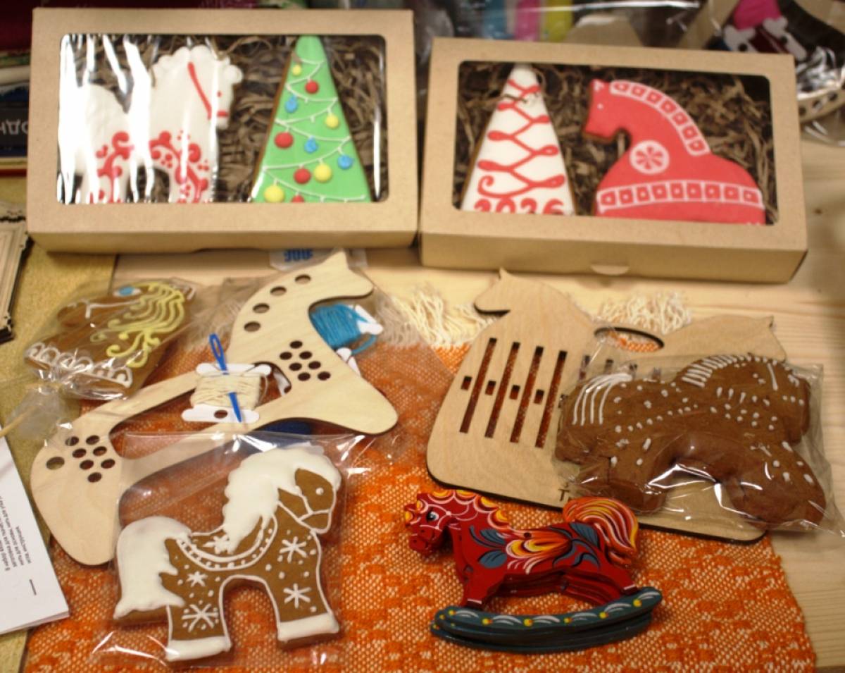 Окуловская рукодельница на каникулах ждёт гостей на мастер-классы