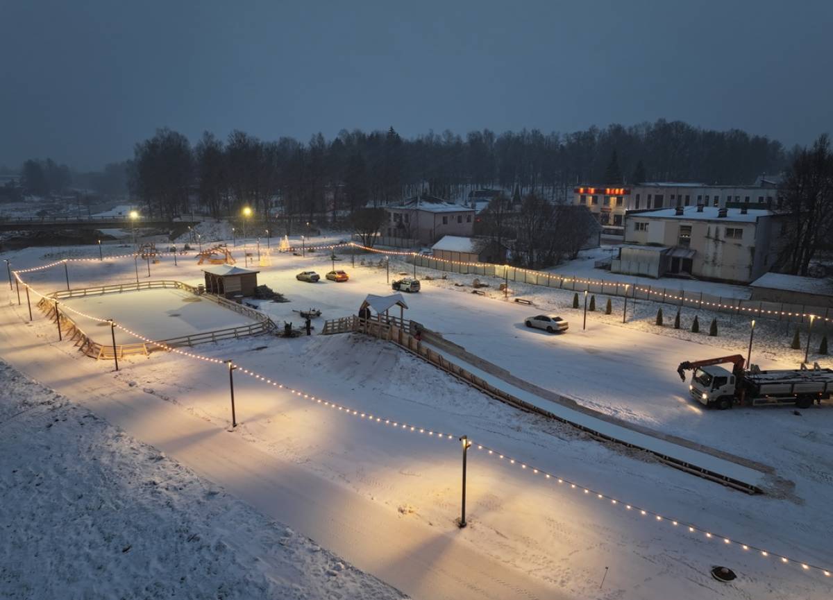 Красивая прогулочная зона стала подарком для жителей Демянска к Новому году