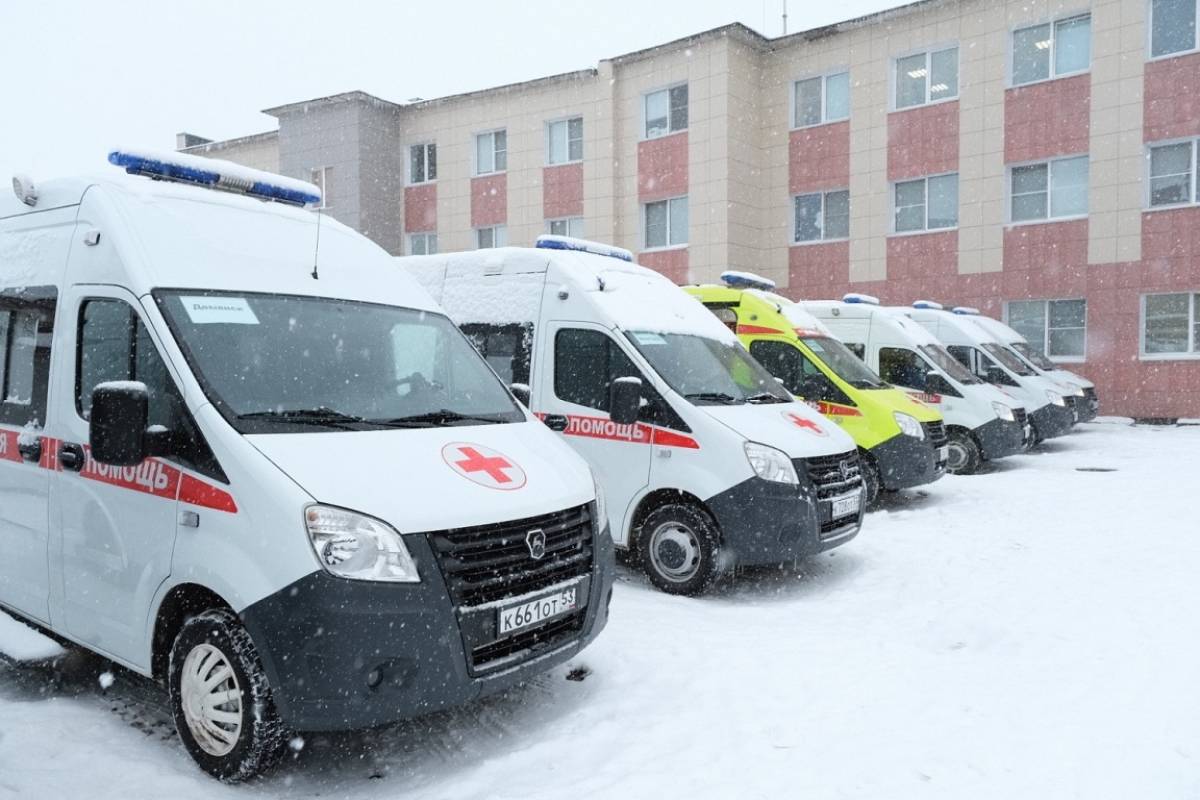 Новые оборудованные автомобили скорой помощи поступят в Демянск и Крестцы