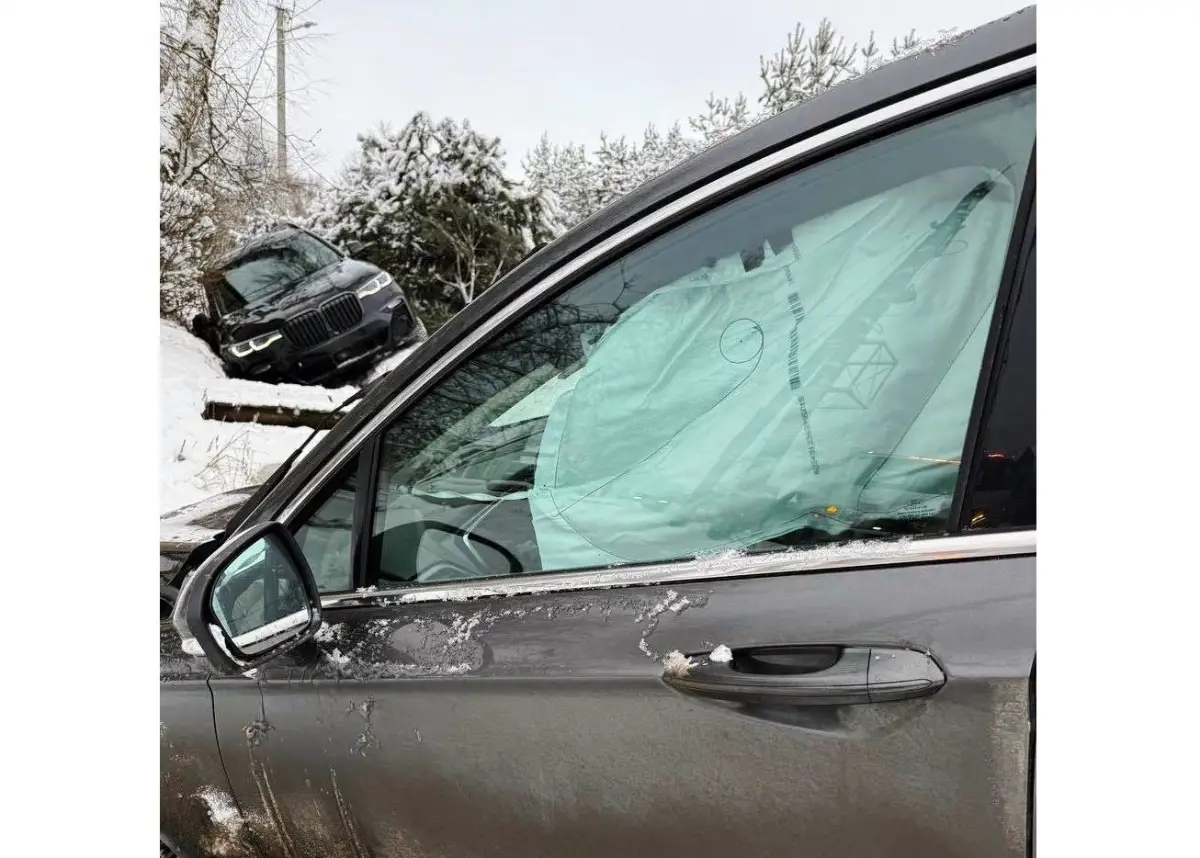 Две иномарки столкнулись на перекрёстке в Боровичах