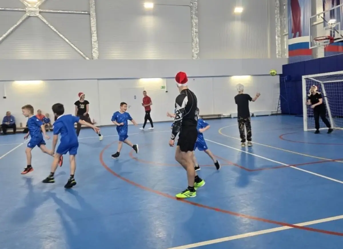 В посёлке Любытино состоялся новогодний футбольный матч