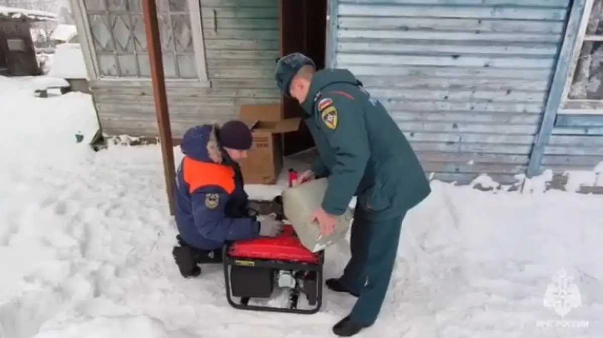 В Новгородской области различные службы помогают жителям обесточенных деревень