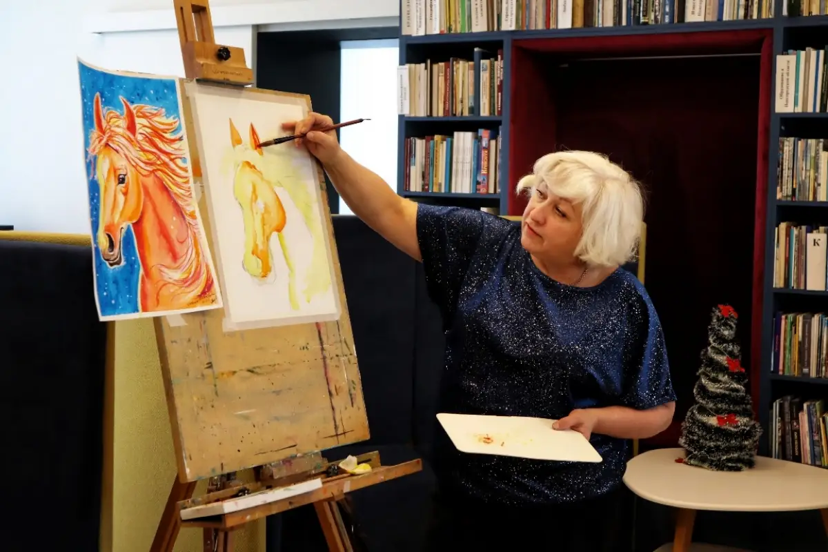 Любытинская художница научила земляков красиво рисовать символ года