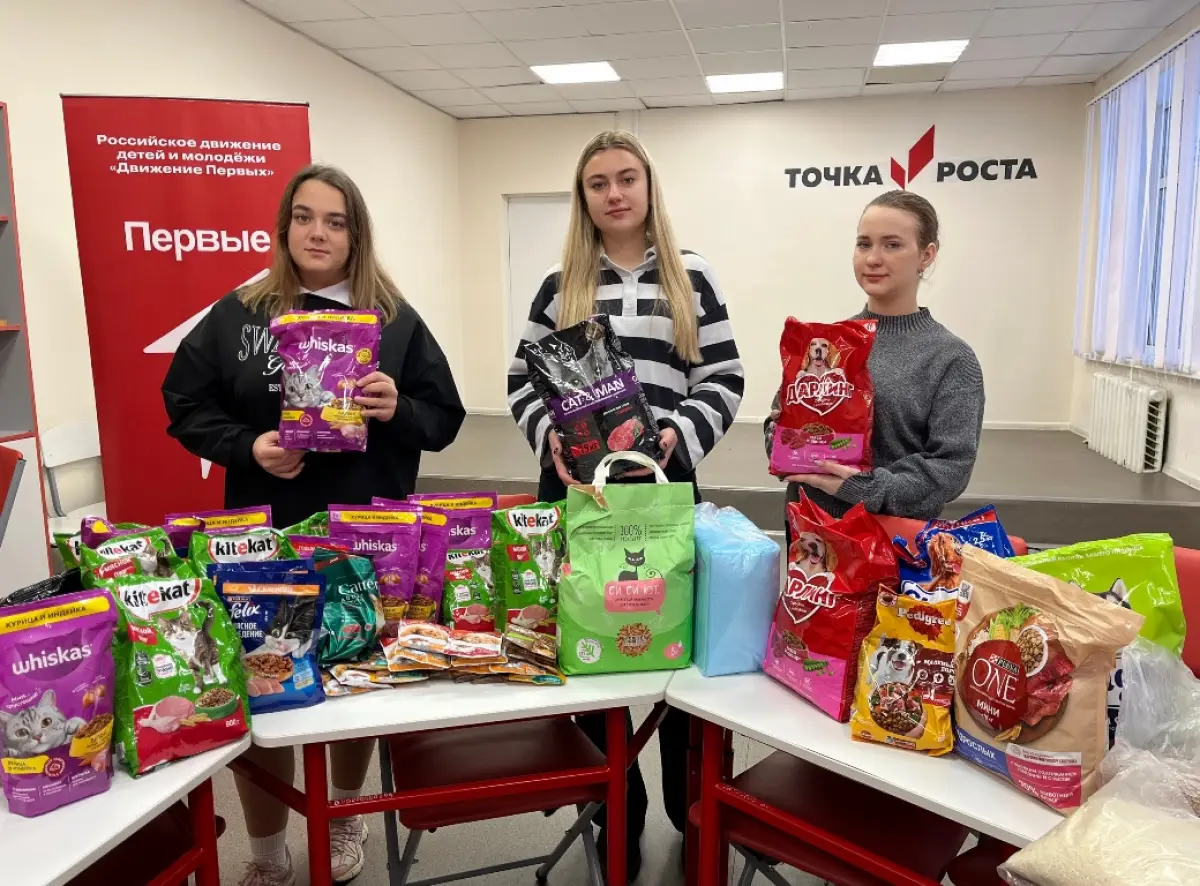 В Любытинском округе школьники собрали подарки для приюта животных