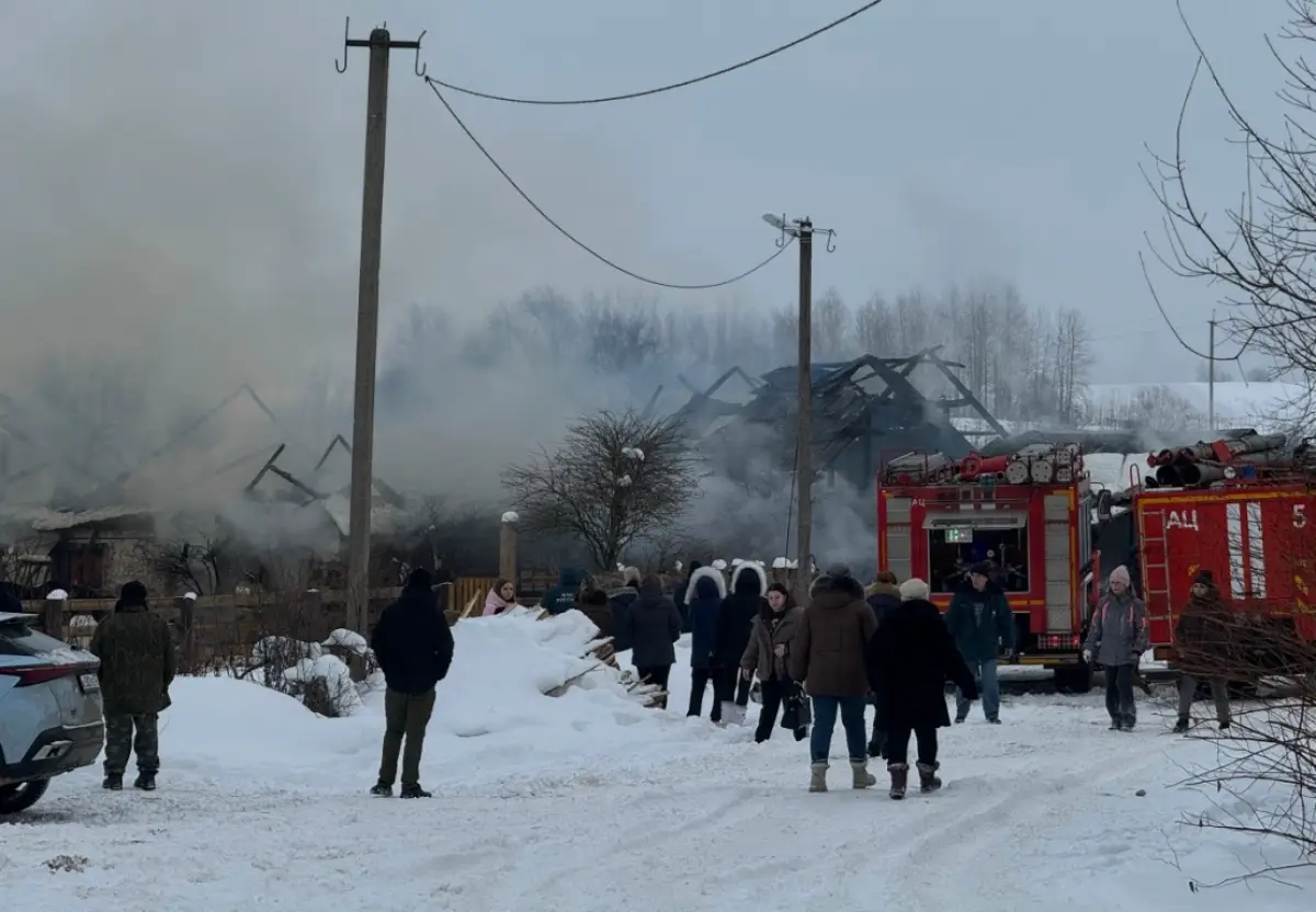 Конюшня загорелась в деревне Бобровик под Боровичами