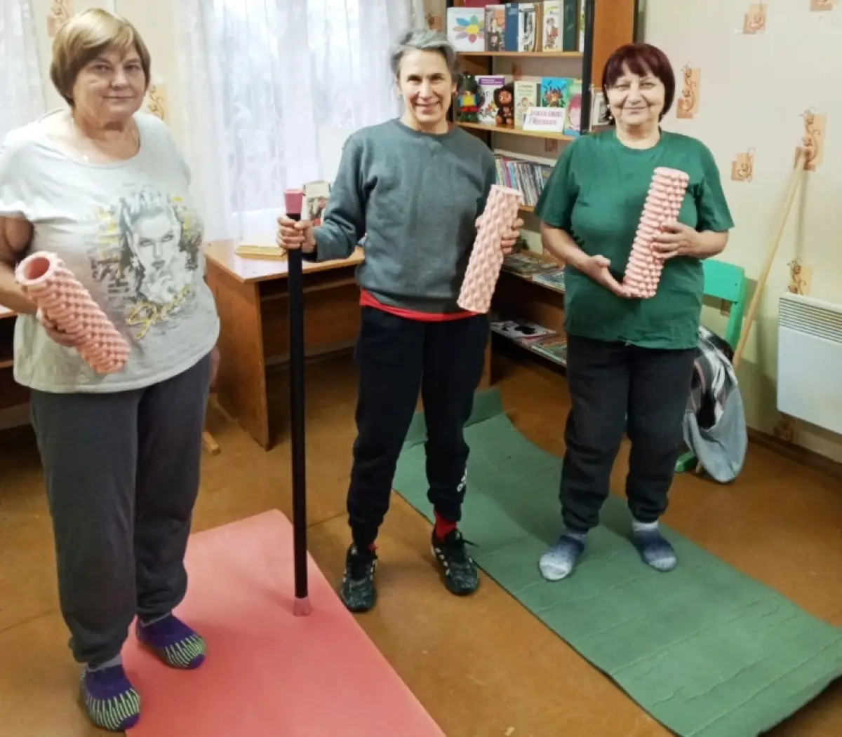 В окуловской сельской библиотеке занимаются физкультурой