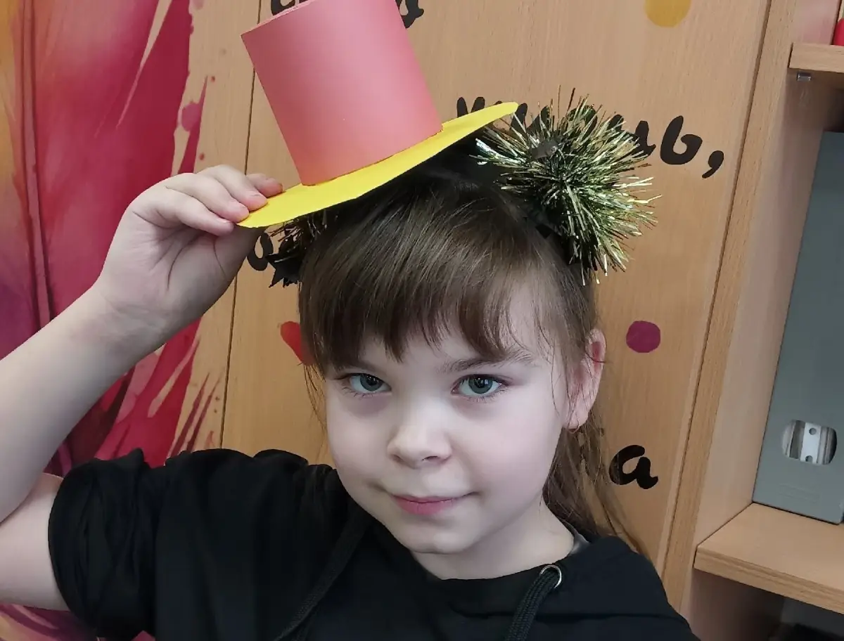 В пестовской школе устроили незабываемый шляпный день