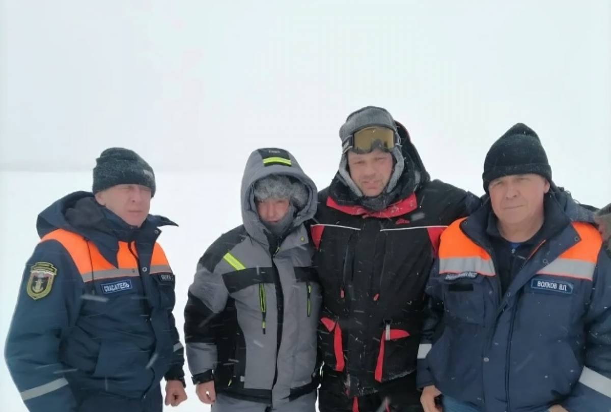 Рыбаки заблудились в метели на озере Ильмень