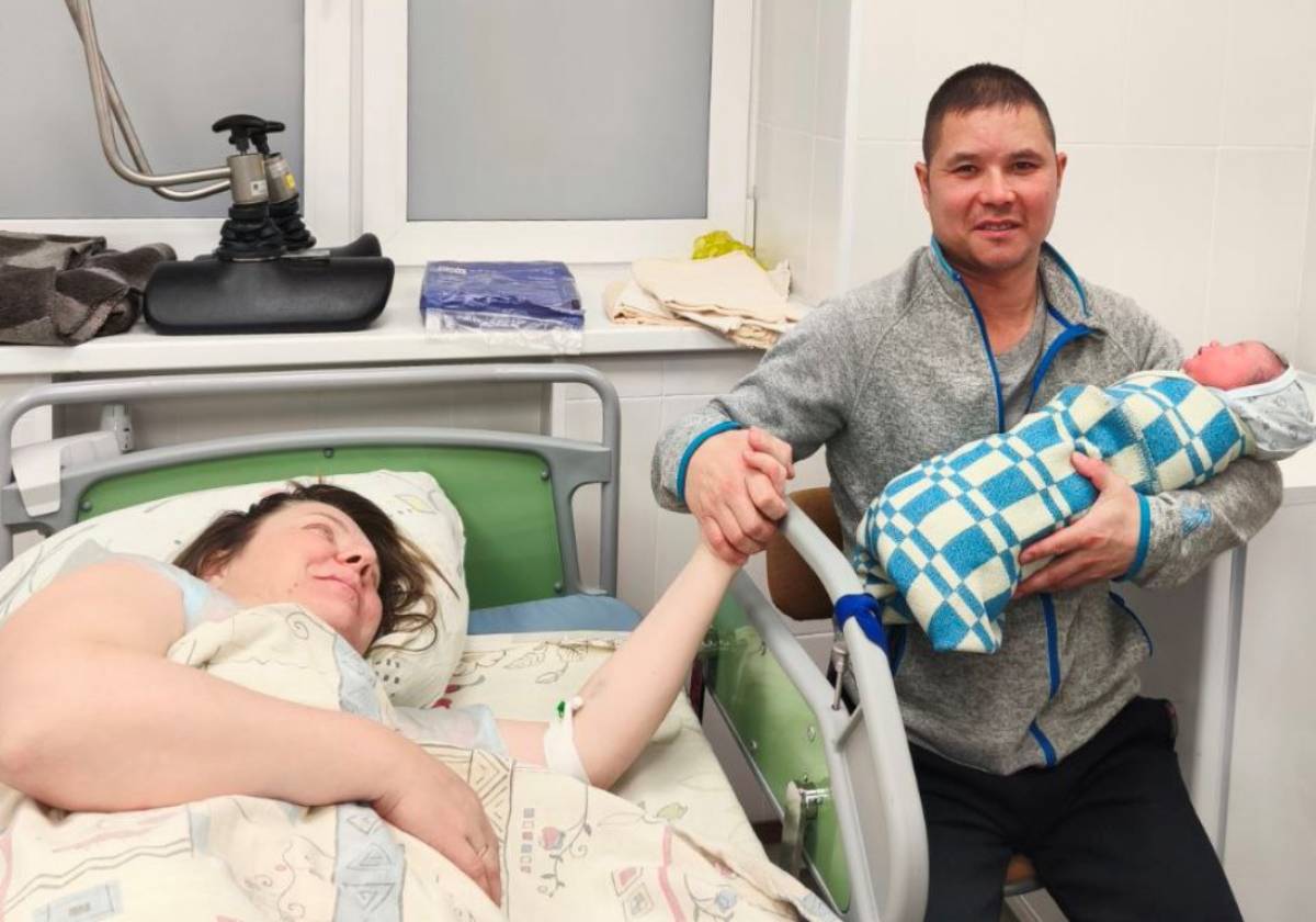 У многодетной новгородской семьи родился сынок-богатырь