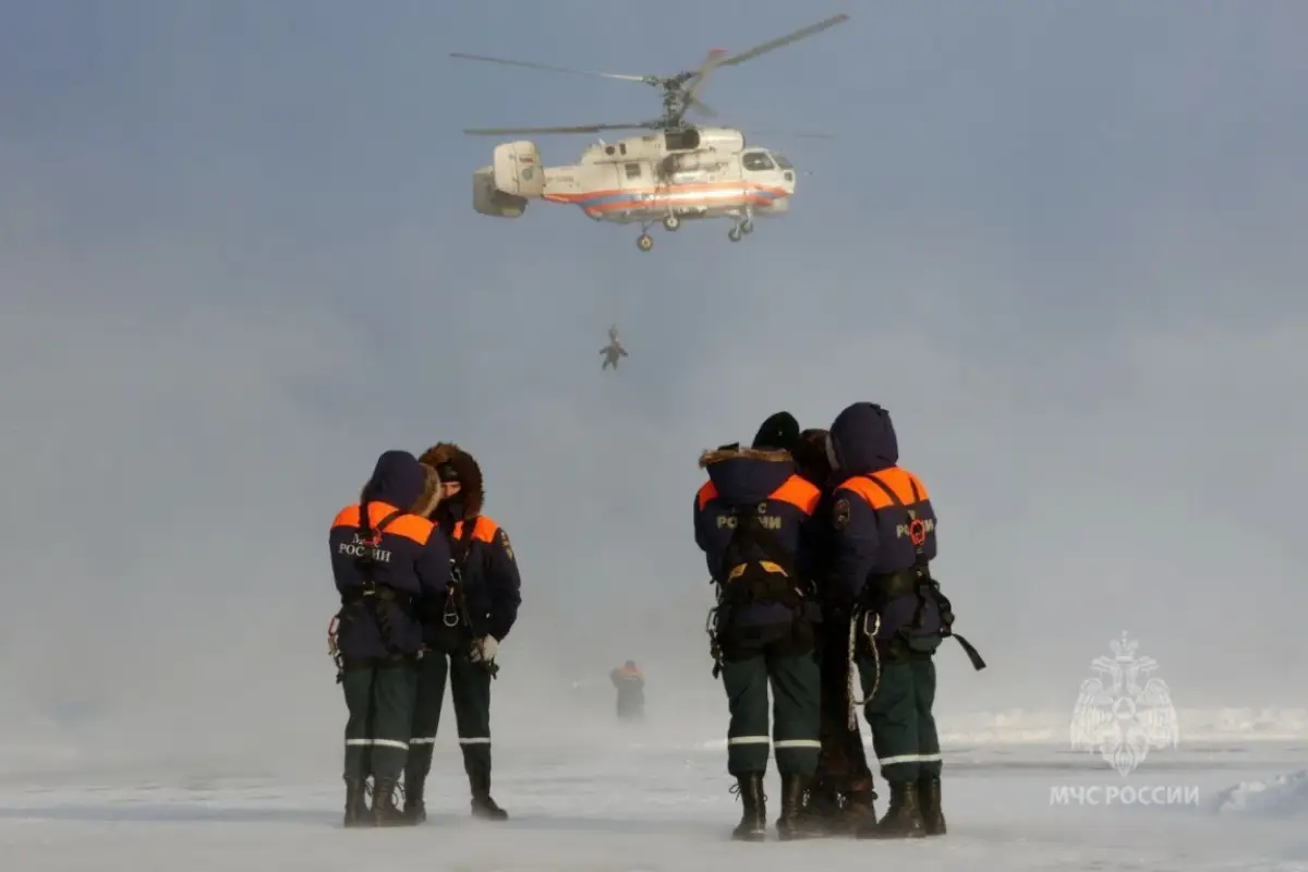 Десантирование без парашюта освоили новгородские девушки-спасатели
