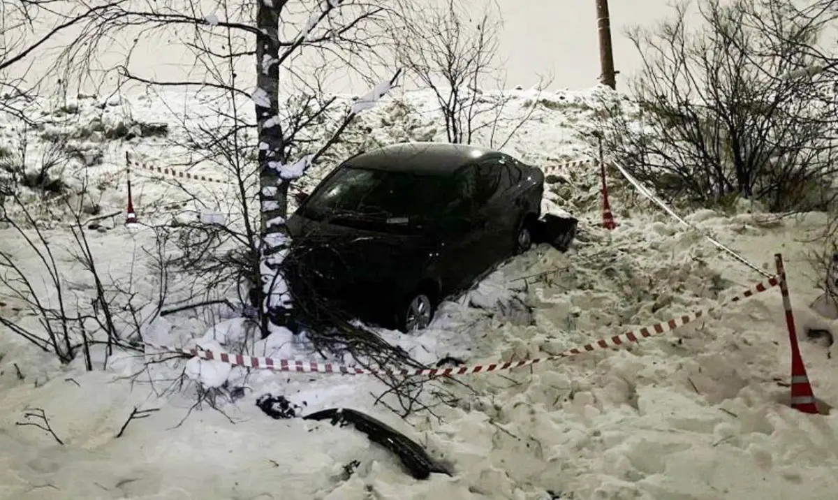 Опасный «полёт» иномарки с подъёма на мост завершился для пассажира в больнице