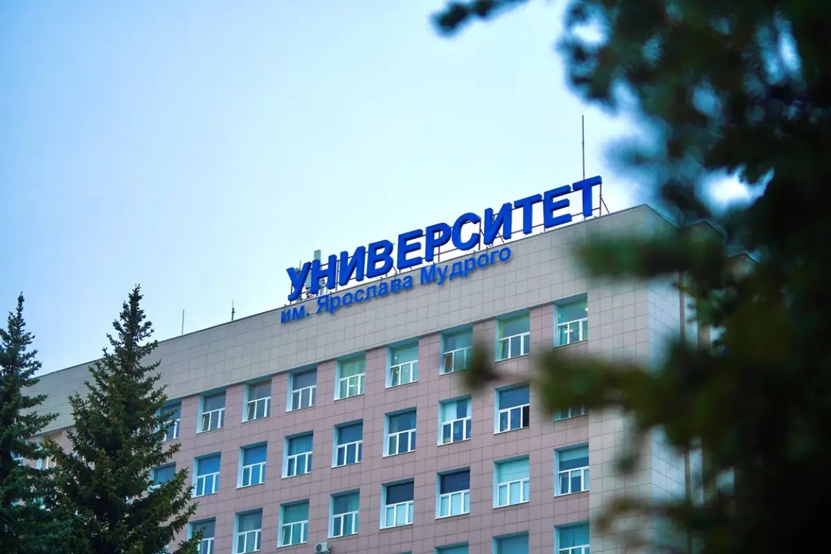 Губернатор Александр Дронов поздравил молодёжь с Днём студента