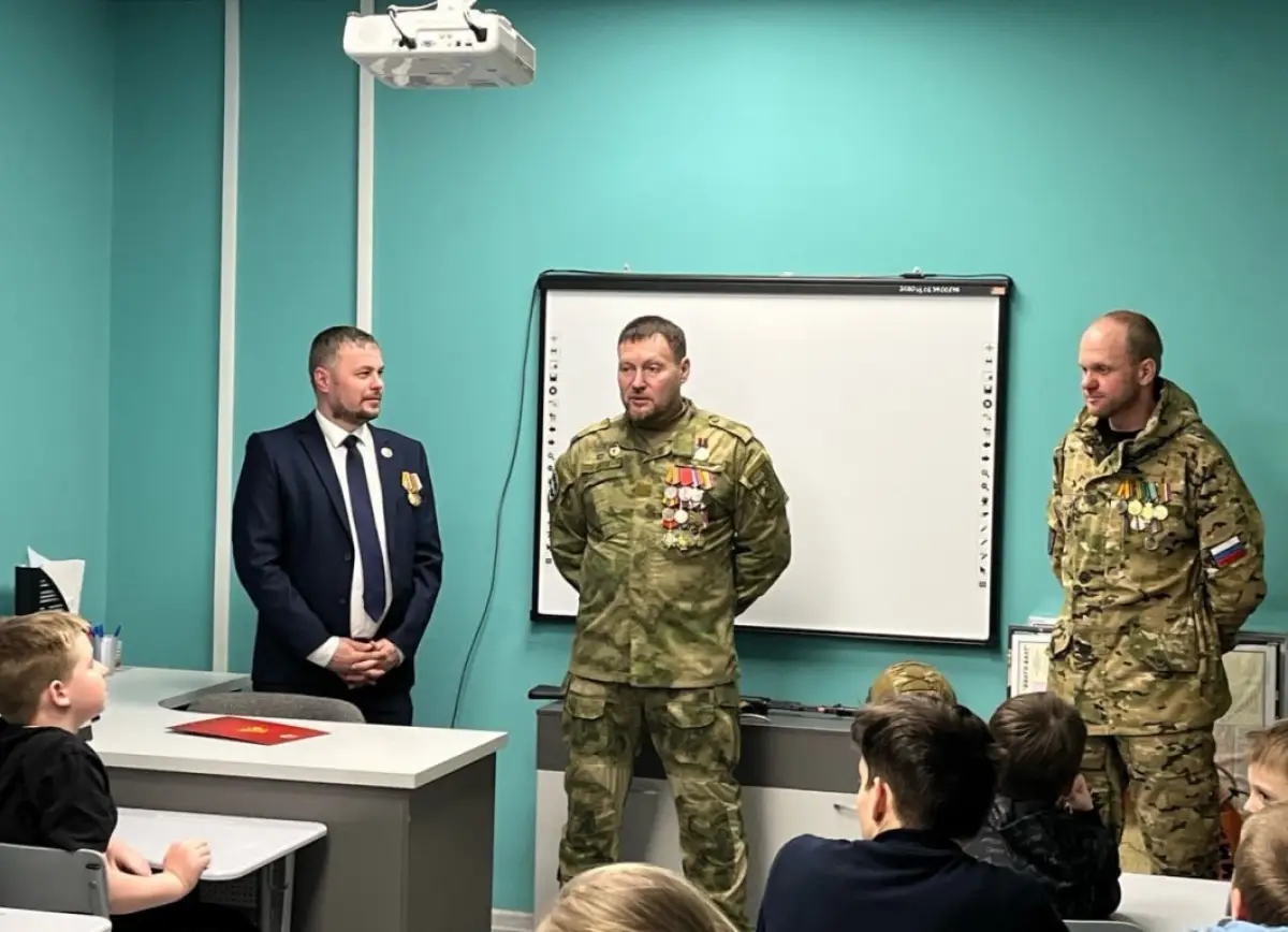 Ветераны СВО Андрей Павлов и Антон Сухиненко проводят уроки мужества