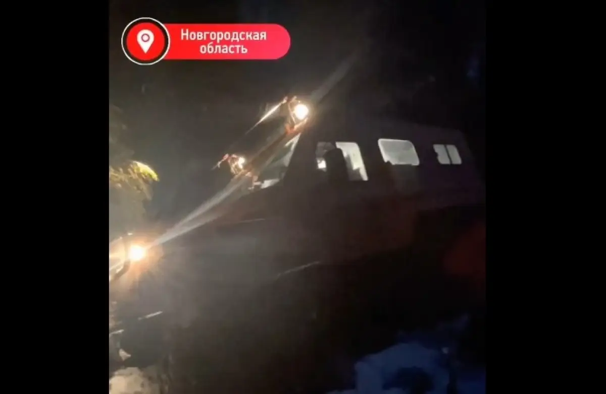 В Окуловском округе вездеход энергетиков провалился в болото с двойным дном