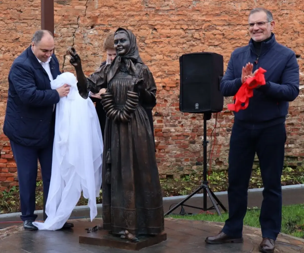 Создатель «Девушки с баранками» и «Уставшей туристки» приедет в Валдай