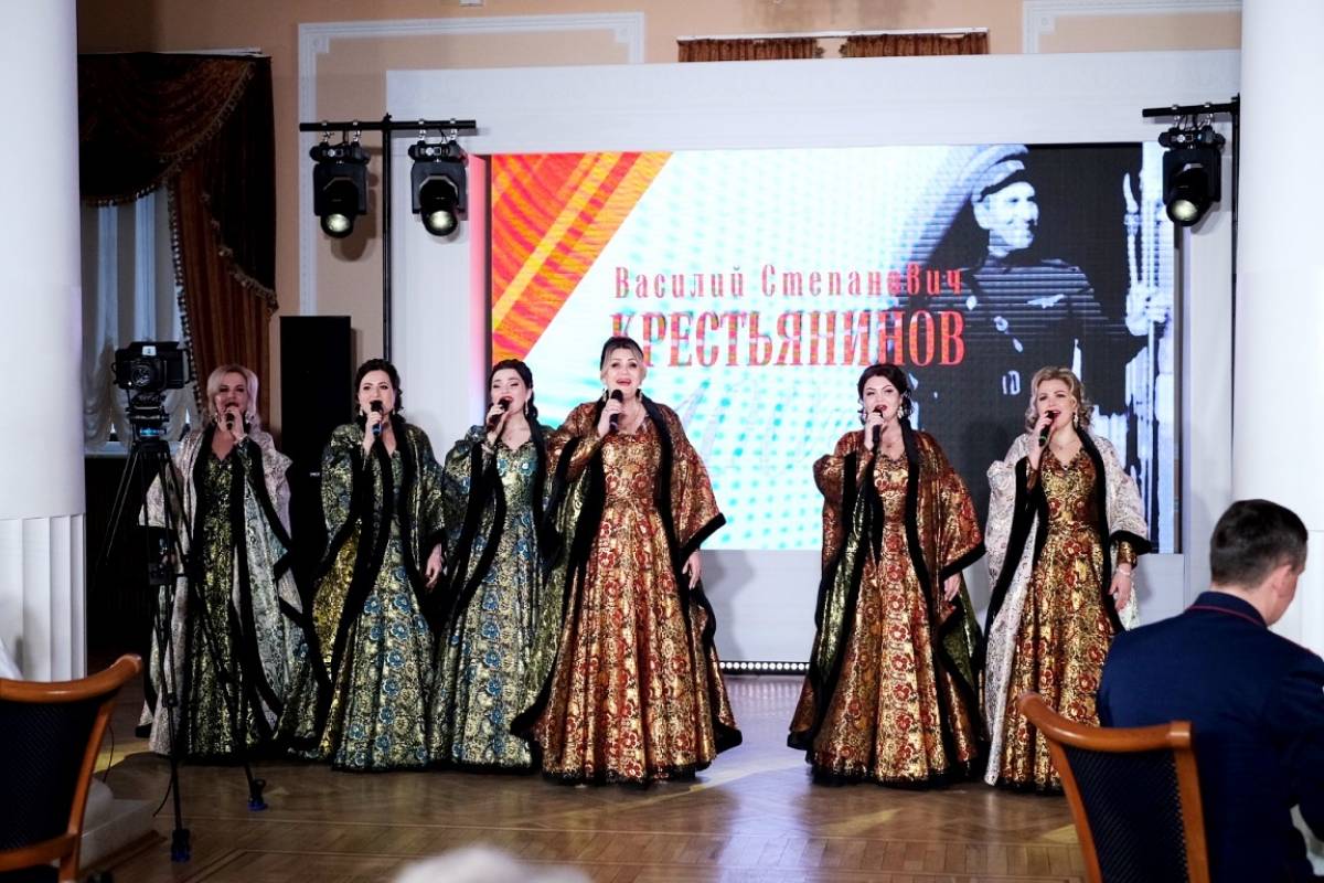 Ветерану Василию Крестьянинову подарили праздник в областной филармонии