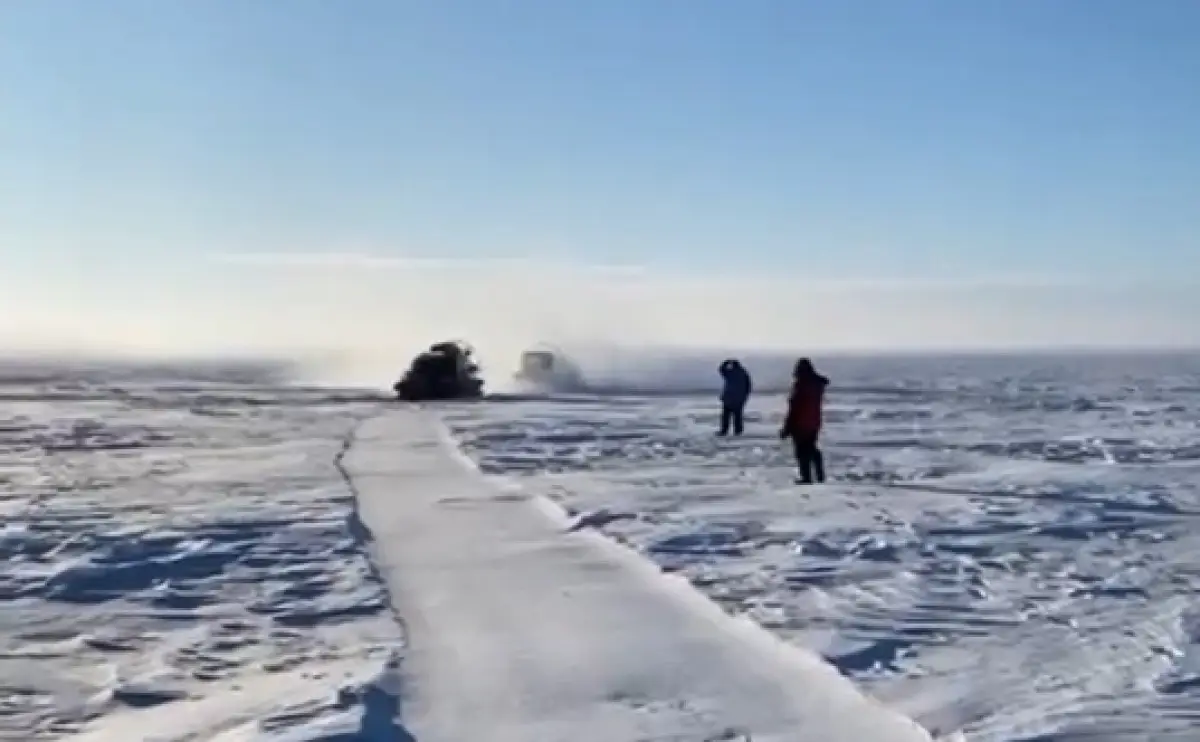 На озере Ильмень спасли рыбаков, у которых сломалась техника