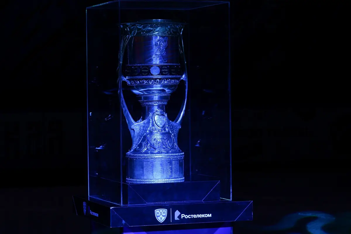 Престижная хоккейная награда Кубок Гагарина два дня гостила в Великом Новгороде