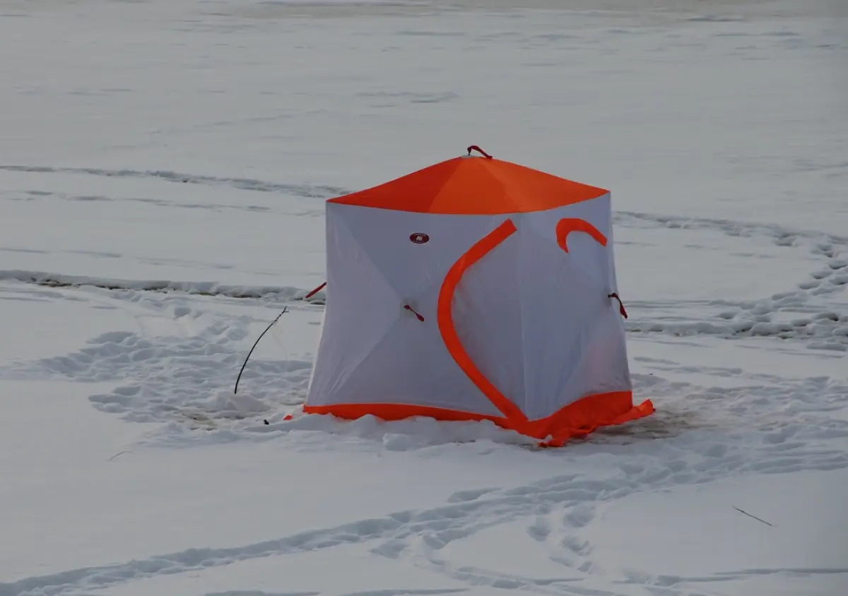 На зимнюю рыбалку нужно взять с собой друга и ключи. Советы от эксперта
