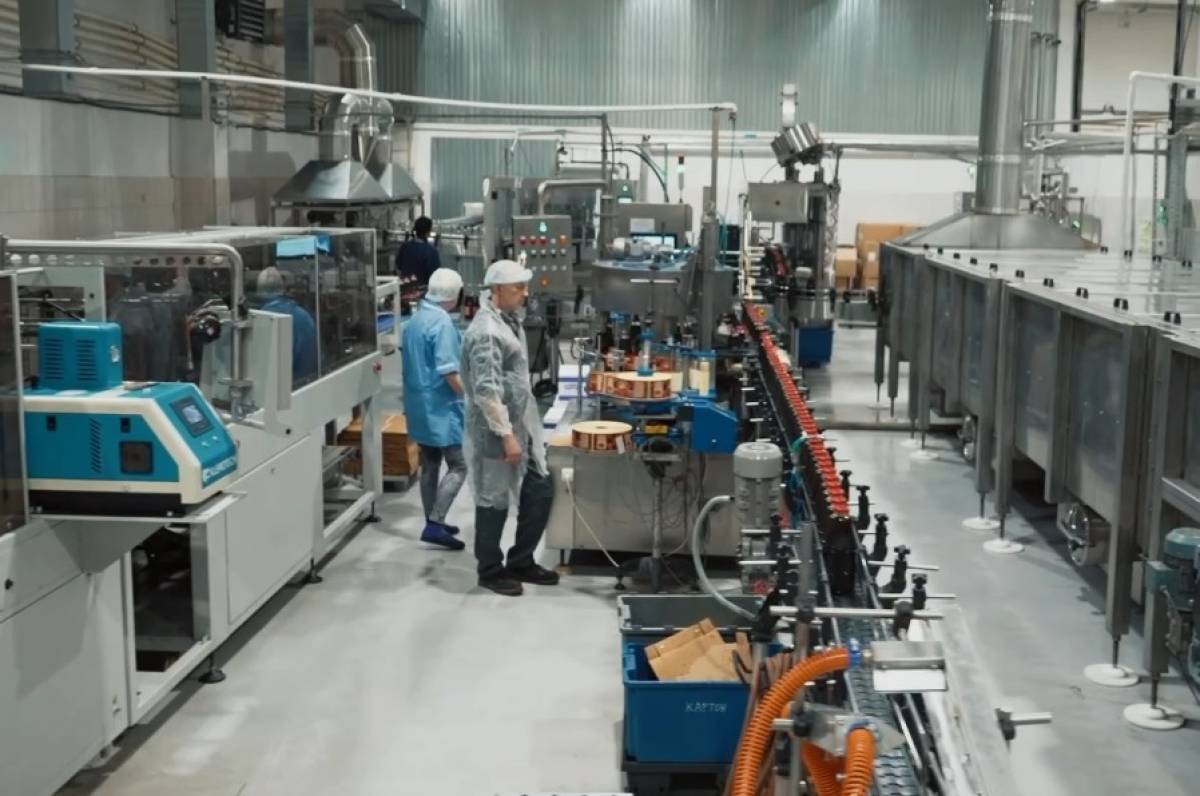 Полезный гранатовый сок из Великого Новгорода пьют по всей России и в Белоруссии