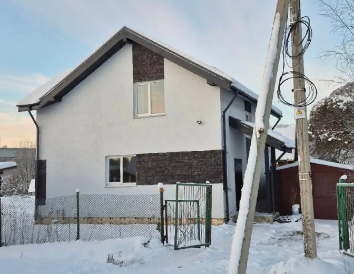 Приставы помогли жителю Маловишерского округа получить электрический столб