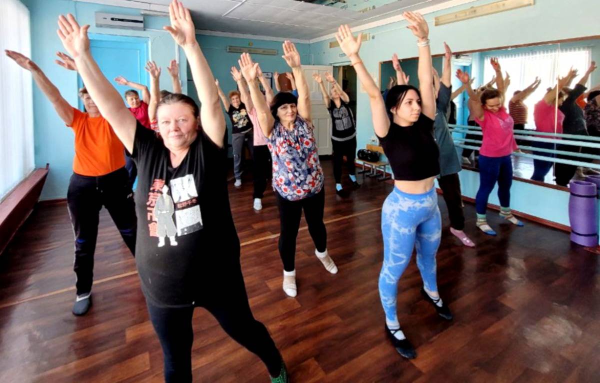 В посёлке Угловка пенсионеров приглашают на танцевальный фитнес